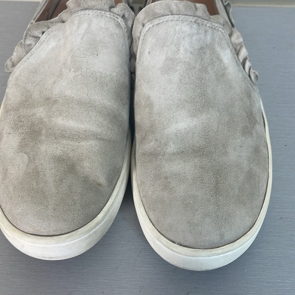 Kate Spade New York Lilly Taupe Suede Slip On Ruffled Sneaker Sz 8M - Picture 6 of 11